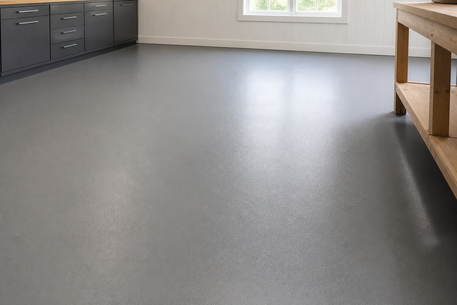 Workshop floor with a solid-color epoxy coating